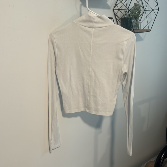 hight neck long sleeved crop tops, from american eagle, size medium - Picture 4 of 6